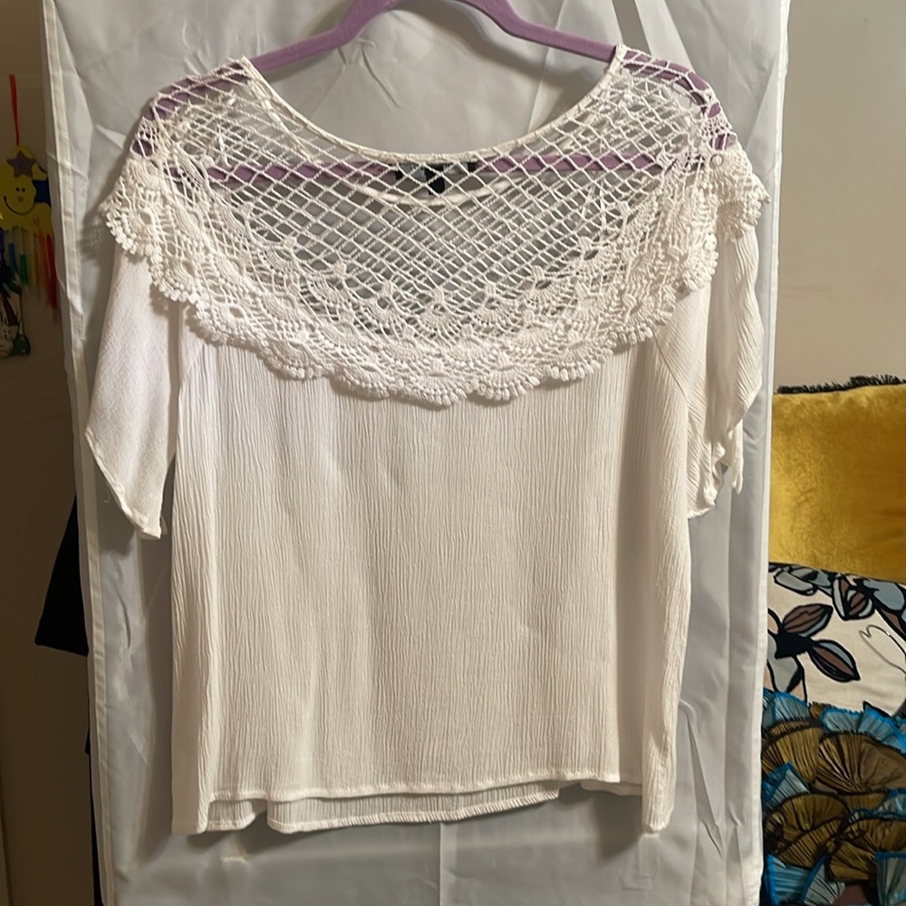 Beautiful top - Picture 4 of 6
